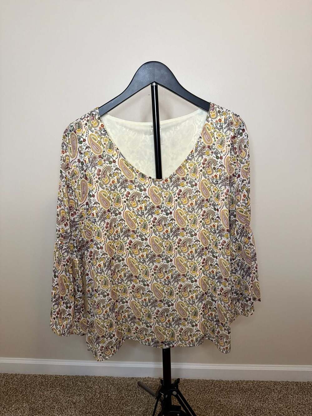 Silverwear Paisley Floral V-Neck Bell Sleeve Blouse‎ Size M